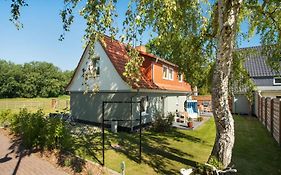 Villa Wiesenau großzügiges Ferienhaus in Prerow by Restaurant Wiesenau